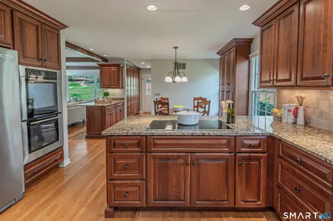 $1,650,000 | 19 Hull Place, Ridgefield, CT 06877