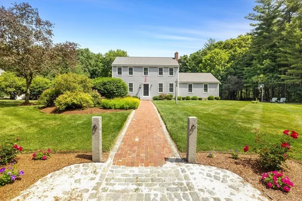 $849,000 | 16 King Philip Path, Mendon, MA 01756