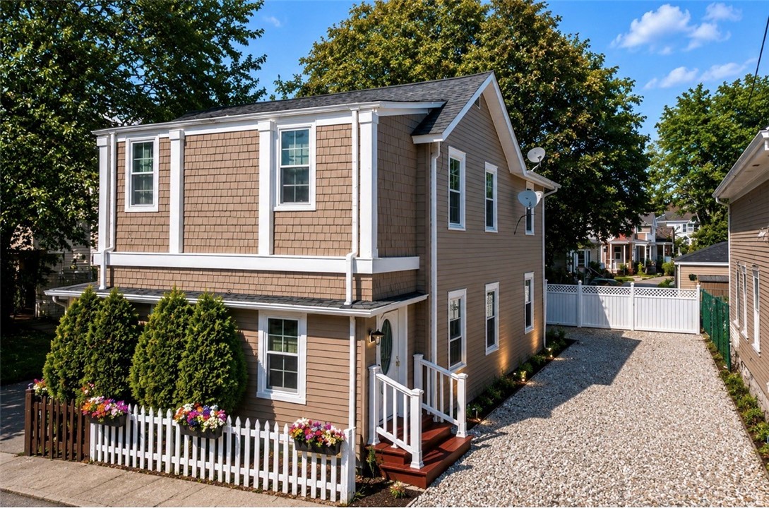 57 Gould Street Newport, RI 02840 - Photo 13 of 15