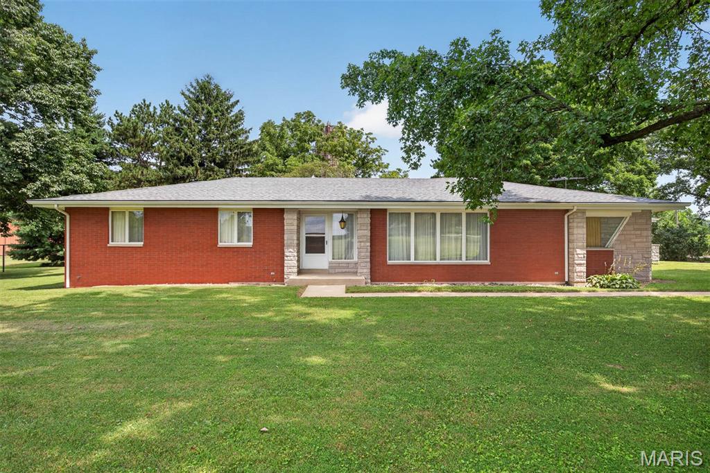 11405 Lake Road Highland, IL 62249 - Photo 1 of 53