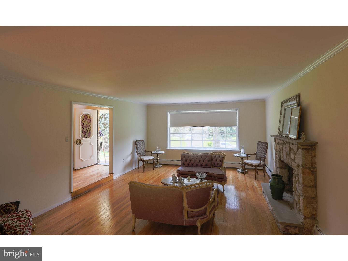 655 Lily Road Warminster, PA 18974 - Photo 4 of 21 Gallery Image 4