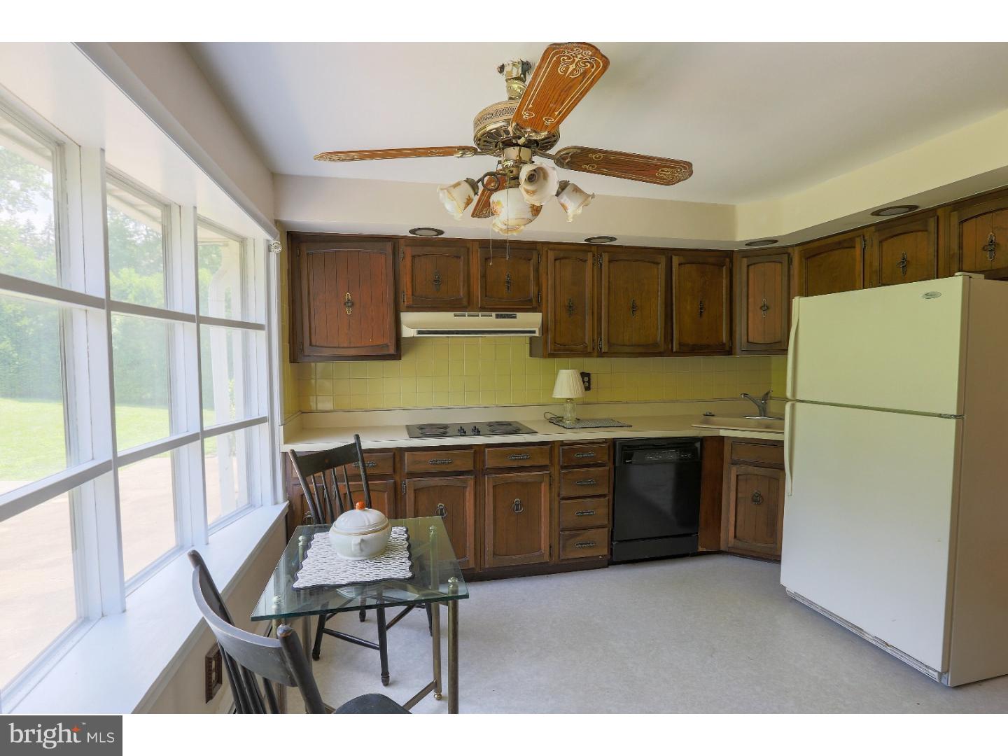 655 Lily Road Warminster, PA 18974 - Photo 5 of 21 Gallery Image 5