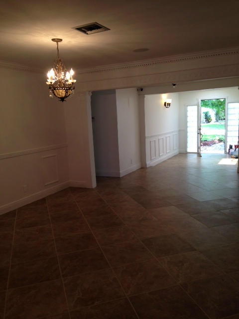 384 Southwest 5th Way Boca Raton, FL 33432 - Photo 4 of 6 Living Area