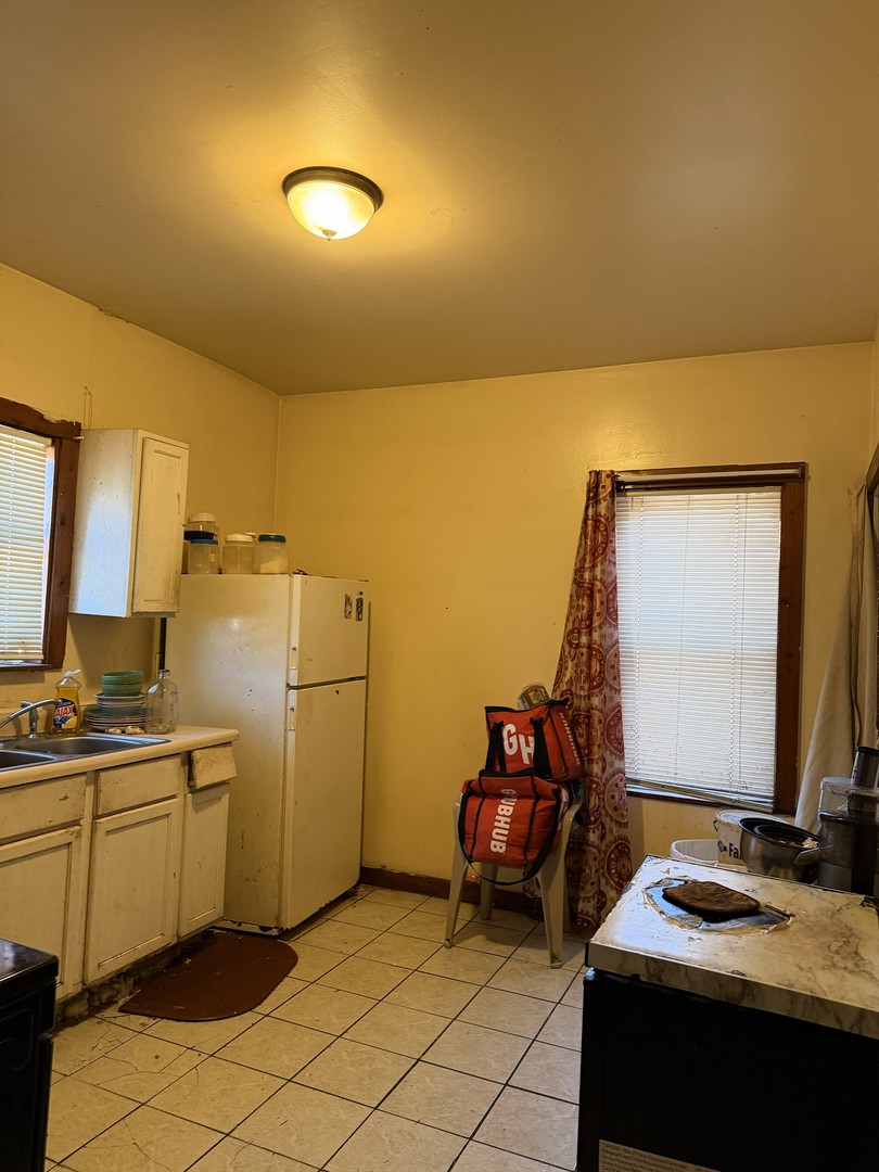 22 19th Place Chicago Heights, IL 60411 - Photo 4 of 12