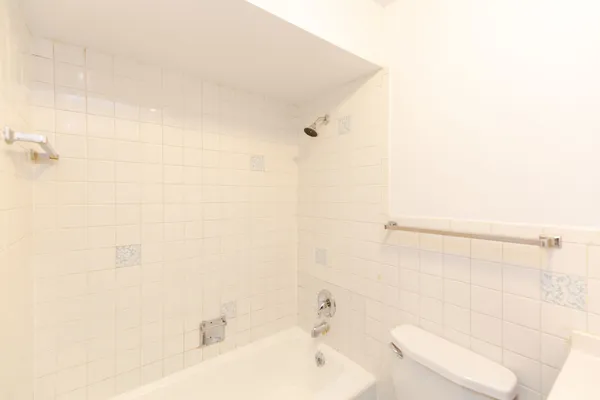 $1,950 | 1322 West Lunt Avenue, Unit 106, Chicago, IL 60626