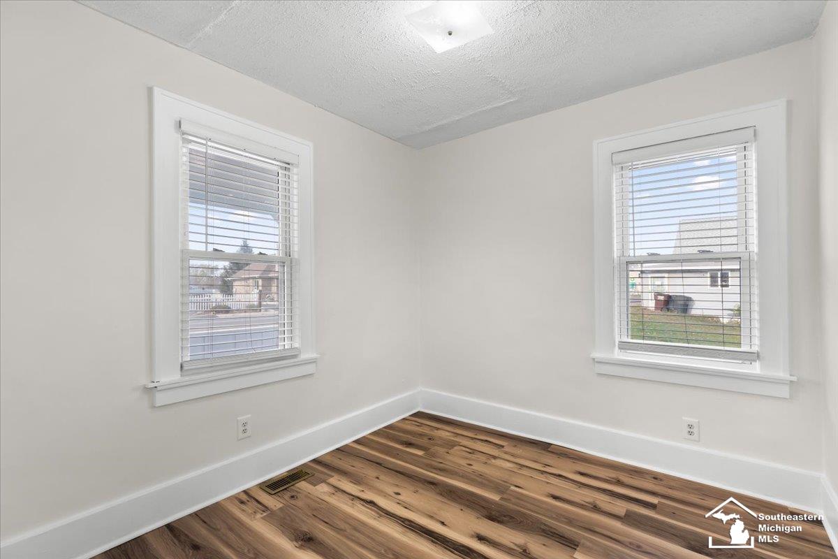 8696 Swan Creek Road Newport, MI 48166 - Photo 17 of 27 50160509-f5137839-8064-4de1-96bb-56885120ff5c.JPG