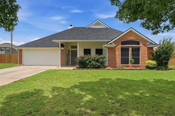 $335,000 | 806 Birch Circle, Van Alstyne, TX 75495