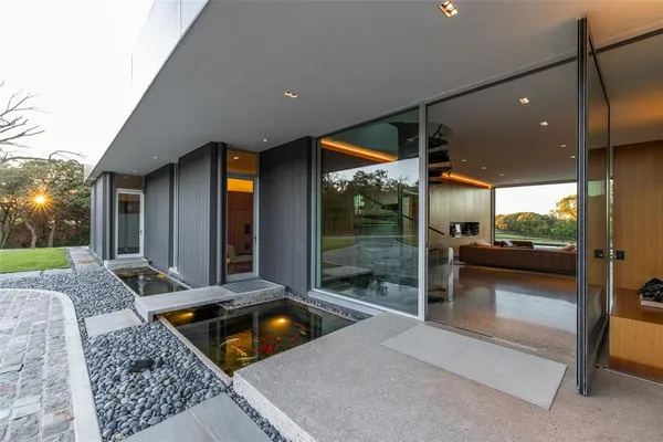 a view of a house with backyard and porch