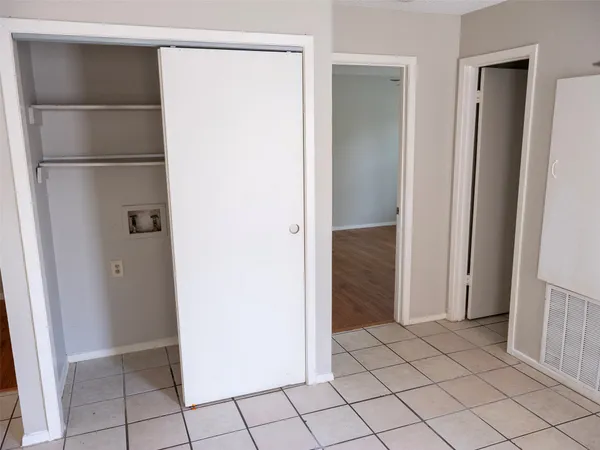 $1,050 | 1903 West Loop, Unit B, Austin, TX 78758