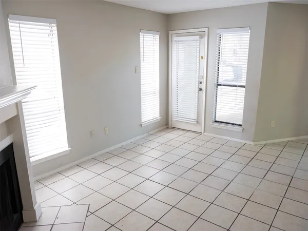 $1,050 | 1903 West Loop, Unit B, Austin, TX 78758