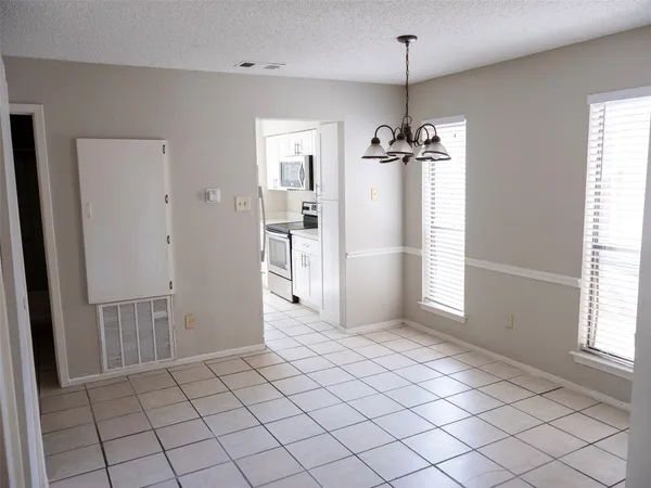 $1,050 | 1903 West Loop, Unit B, Austin, TX 78758