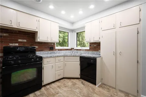 $299,900 | 3229 Arapahoe Road, Pittsburgh, PA 15241
