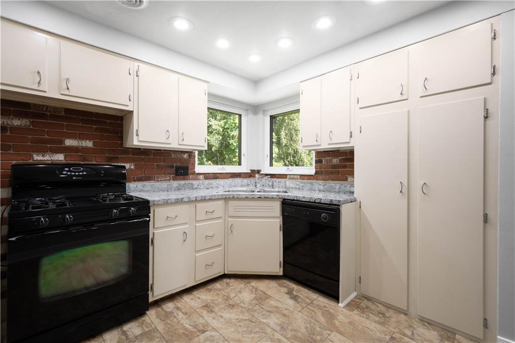 3229 Arapahoe Road Pittsburgh, PA 15241 - Photo 13 of 32
