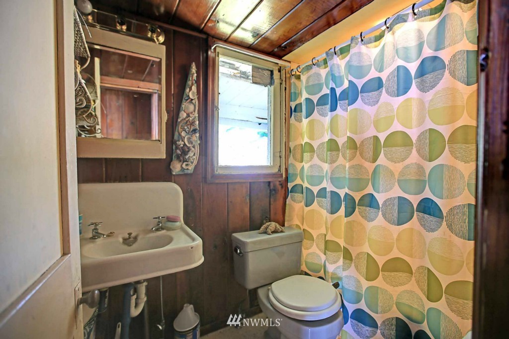 983 High Road Camano Island, WA 98282 - Photo 14 of 18 Gallery Image 14