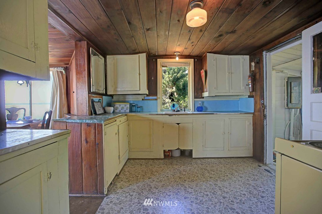 983 High Road Camano Island, WA 98282 - Photo 7 of 18 Gallery Image 7
