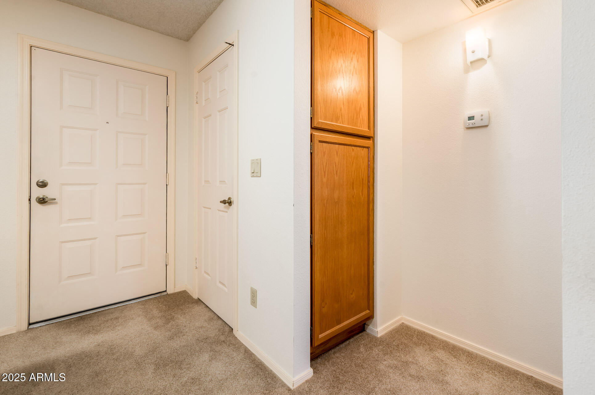 538 South 76th Place Mesa, AZ 85208 - Photo 22 of 50 a view of a hallway with closet