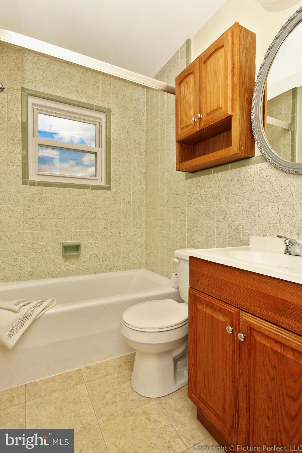 407 Delaware Road Frederick, MD 21701 - Photo 7 of 30 Bath