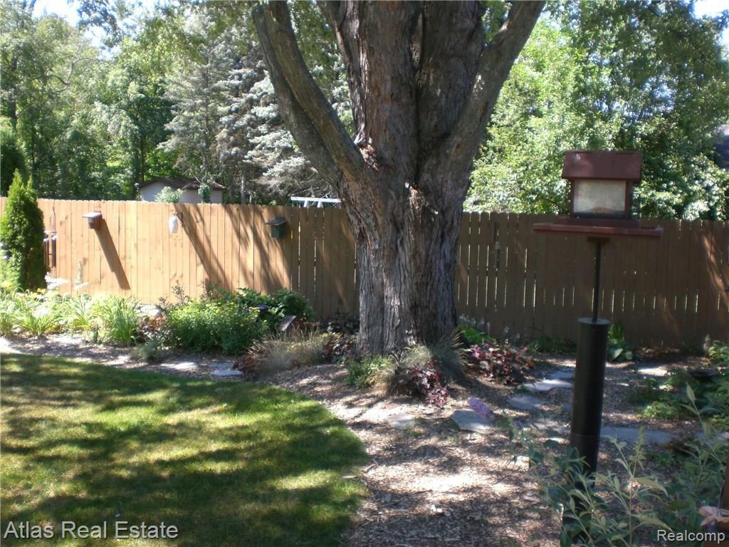 8042 Burleigh Road Grand Blanc, MI 48439 - Photo 39 of 57 8042Burleigh Grand Blanc (46).JPG