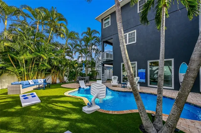 $2,995,000 | 159 Crescent Drive, Anna Maria, FL 34216