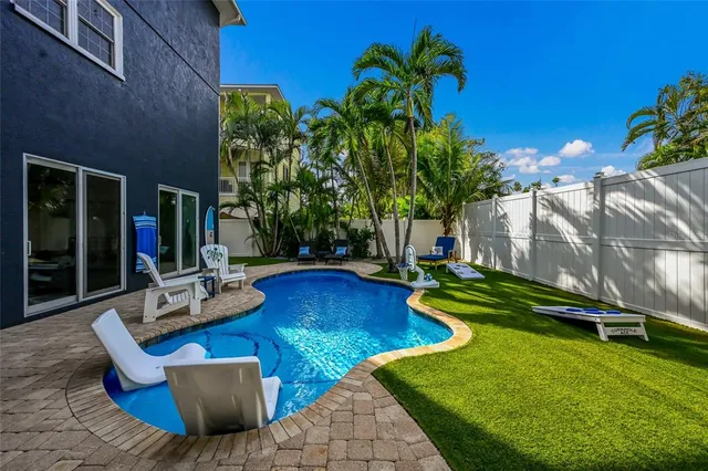 $2,995,000 | 159 Crescent Drive, Anna Maria, FL 34216