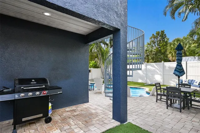 $2,995,000 | 159 Crescent Drive, Anna Maria, FL 34216