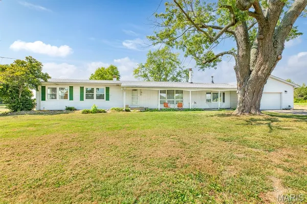 $340,000 | 8204 Montclaire Avenue, Brighton, IL 62012
