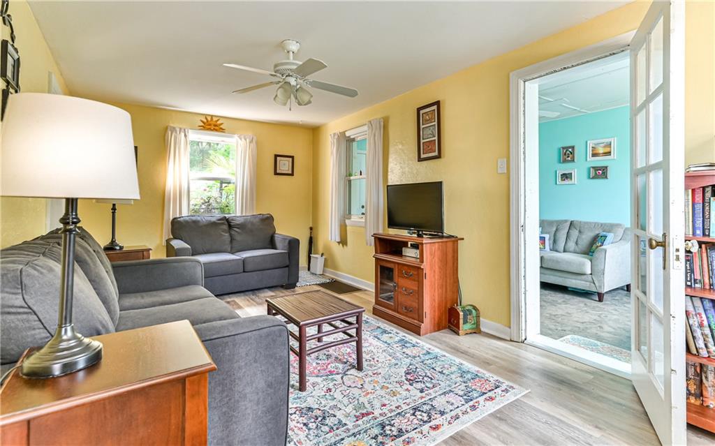 128 Kaylor Road Pittsburgh, PA 15237 - Photo 3 of 25 Spacious living room with new flooring