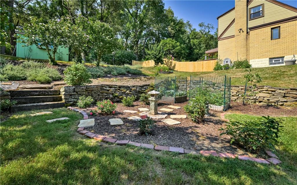 128 Kaylor Road Pittsburgh, PA 15237 - Photo 22 of 25 Awesome side parcel included in sale!