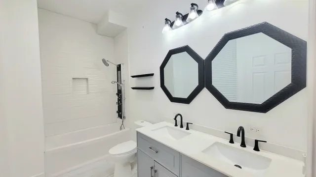 $2,950 | 6349 South Drexel Avenue, Unit 1, Chicago, IL 60637