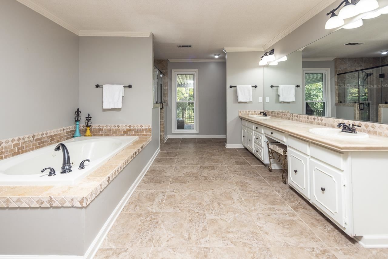 8461 Craven Road Bartlett, TN 38002 - Photo 13 of 25 Primary bath