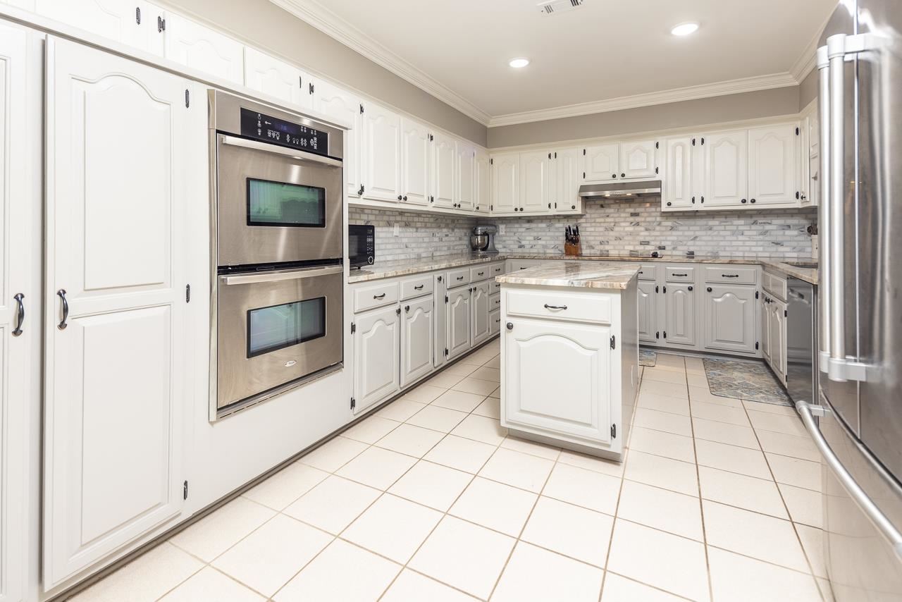 8461 Craven Road Bartlett, TN 38002 - Photo 6 of 25 Island in Kitchen