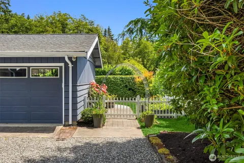 $948,000 | 10430 Northeast Cascade Street, Bainbridge Island, WA 98110