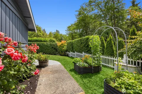 $948,000 | 10430 Northeast Cascade Street, Bainbridge Island, WA 98110