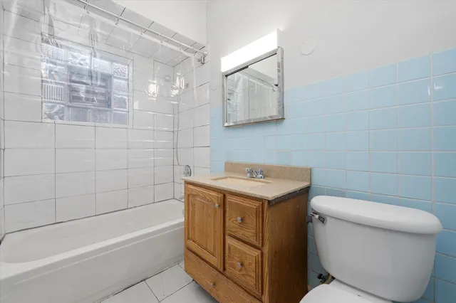$1,890 | 2103 Highland Avenue, Unit 2, Berwyn, IL 60402