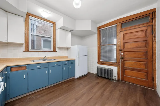 $1,890 | 2103 Highland Avenue, Unit 2, Berwyn, IL 60402