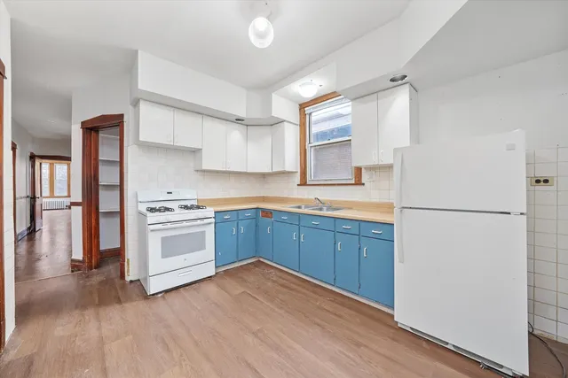 $1,890 | 2103 Highland Avenue, Unit 2, Berwyn, IL 60402