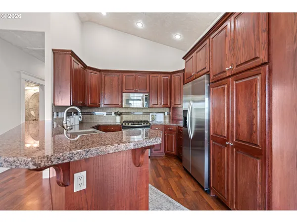 $425,000 | 810 North Main Street, Pendleton, OR 97801