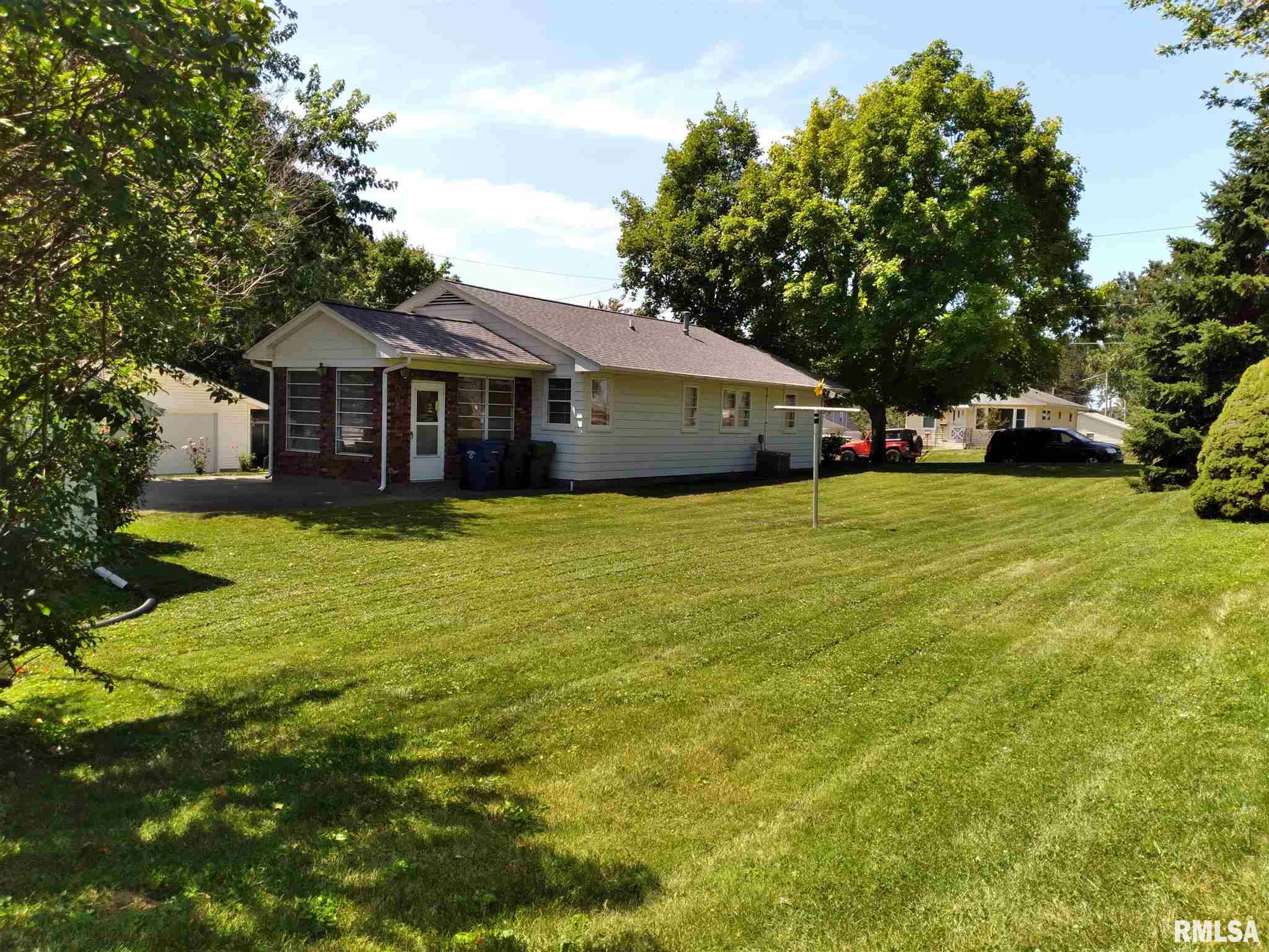 259 Ruth Place Clinton, IA 52732 - Photo 4 of 25 Gallery Image 4