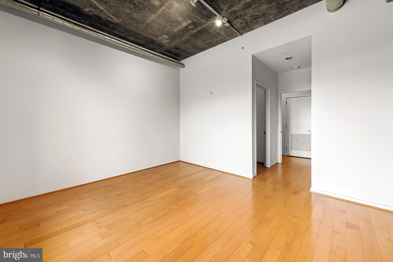 1200 Steuart Street, Unit 912 Baltimore, MD 21230 - Photo 17 of 45 Airy second bedroom with ensuite