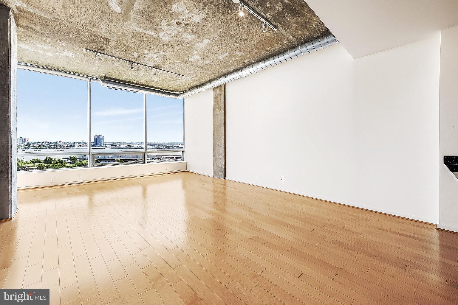 1200 Steuart Street, Unit 912 Baltimore, MD 21230 - Photo 4 of 45 Ceiling height over 10"