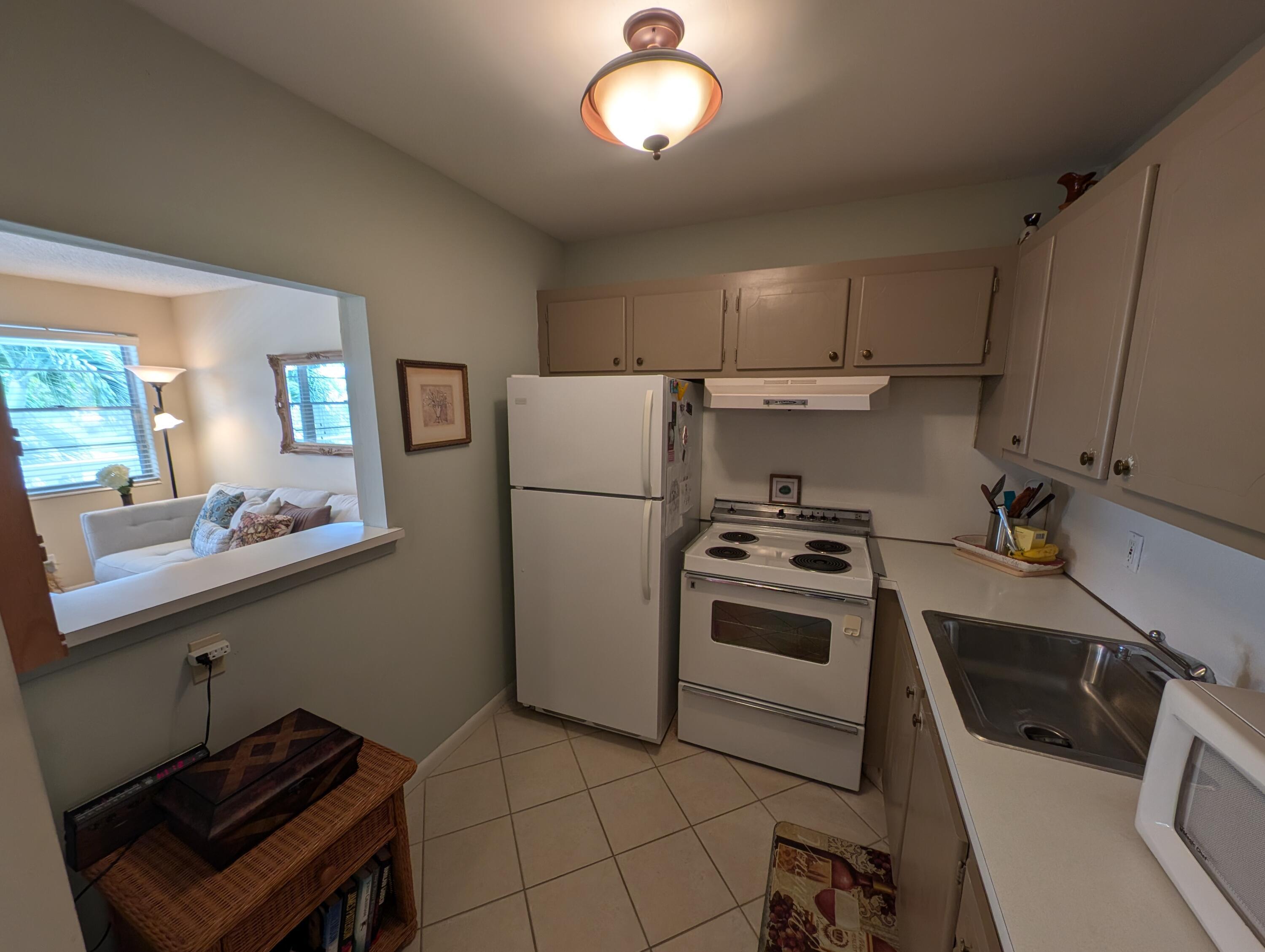 436 Markham R, Unit 436 Deerfield Beach, FL 33442 - Photo 9 of 17 PXL_20241017_181315108