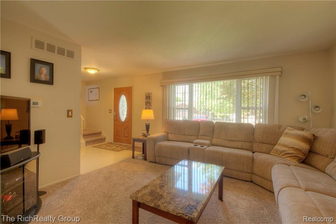 43861 Arlington Road Canton, MI 48187 - Photo 13 of 40 family2.jpg