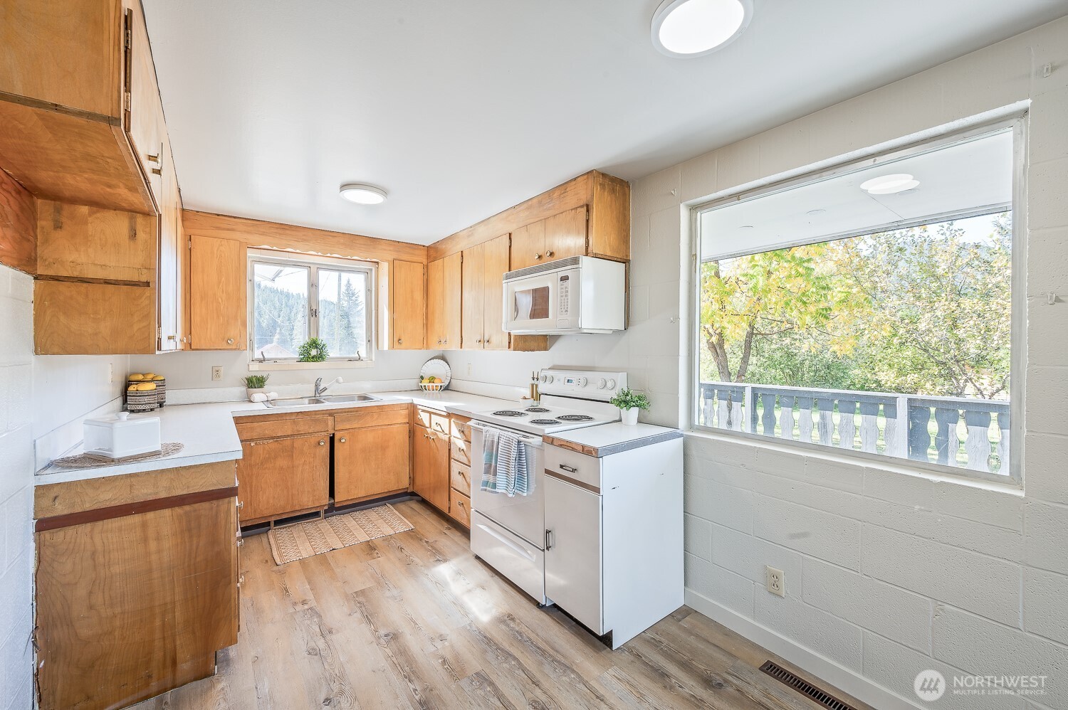 18451 Camp 12 Road Leavenworth, WA 98826 - Photo 13 of 20 a kitchen with a stove a sink and a refrigerator
