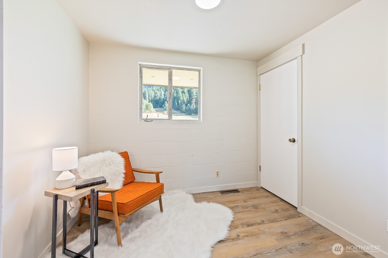 18451 Camp 12 Road Leavenworth, WA 98826 - Photo 17 of 20 a bedroom with a bed and a window