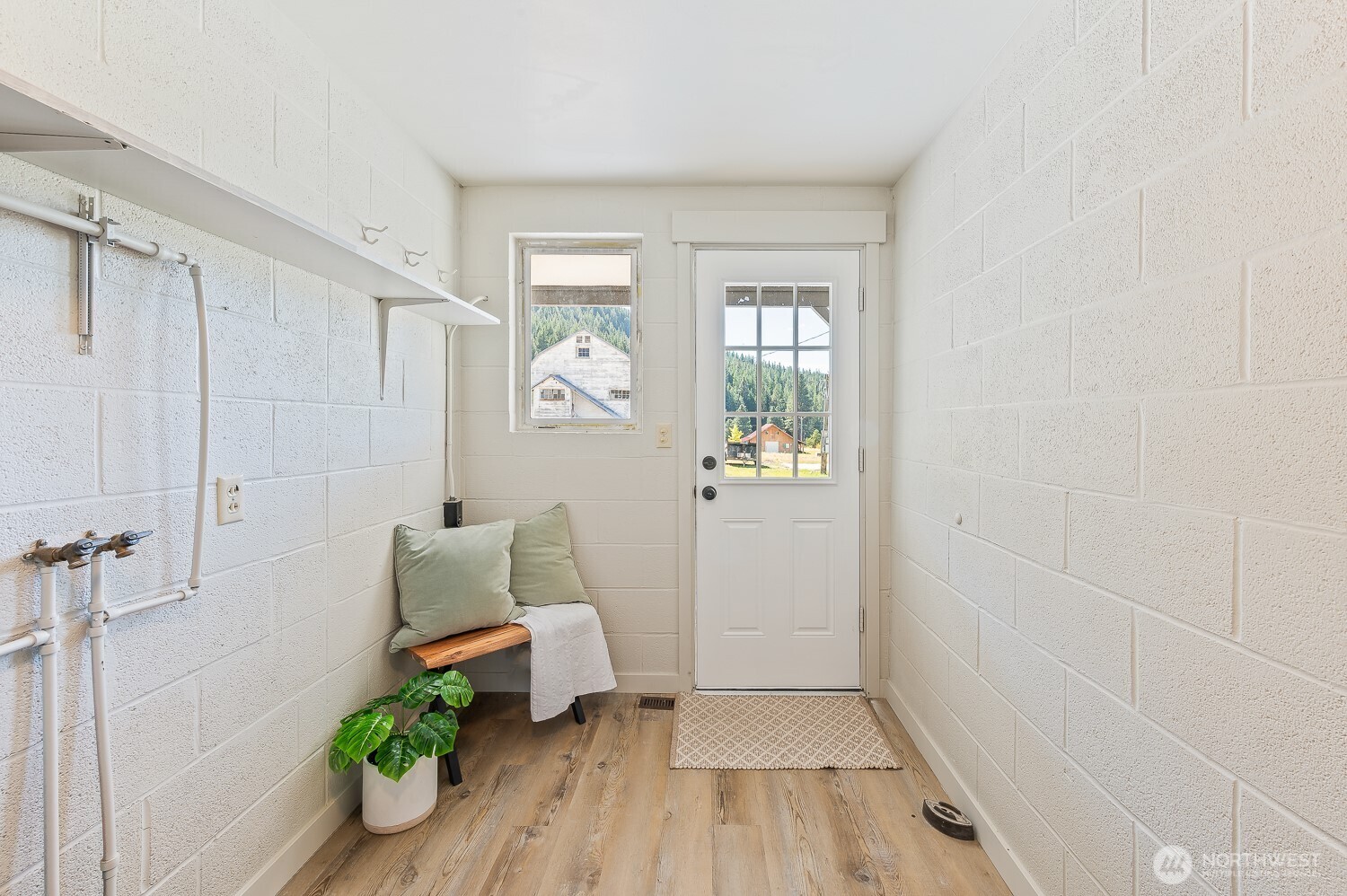 18451 Camp 12 Road Leavenworth, WA 98826 - Photo 5 of 20 wooden floor in a livingroom with a window