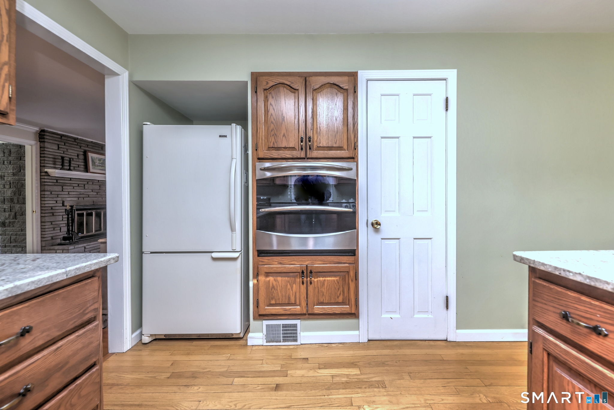 322 Hotchkiss Road Orange, CT 06477 - Photo 19 of 38