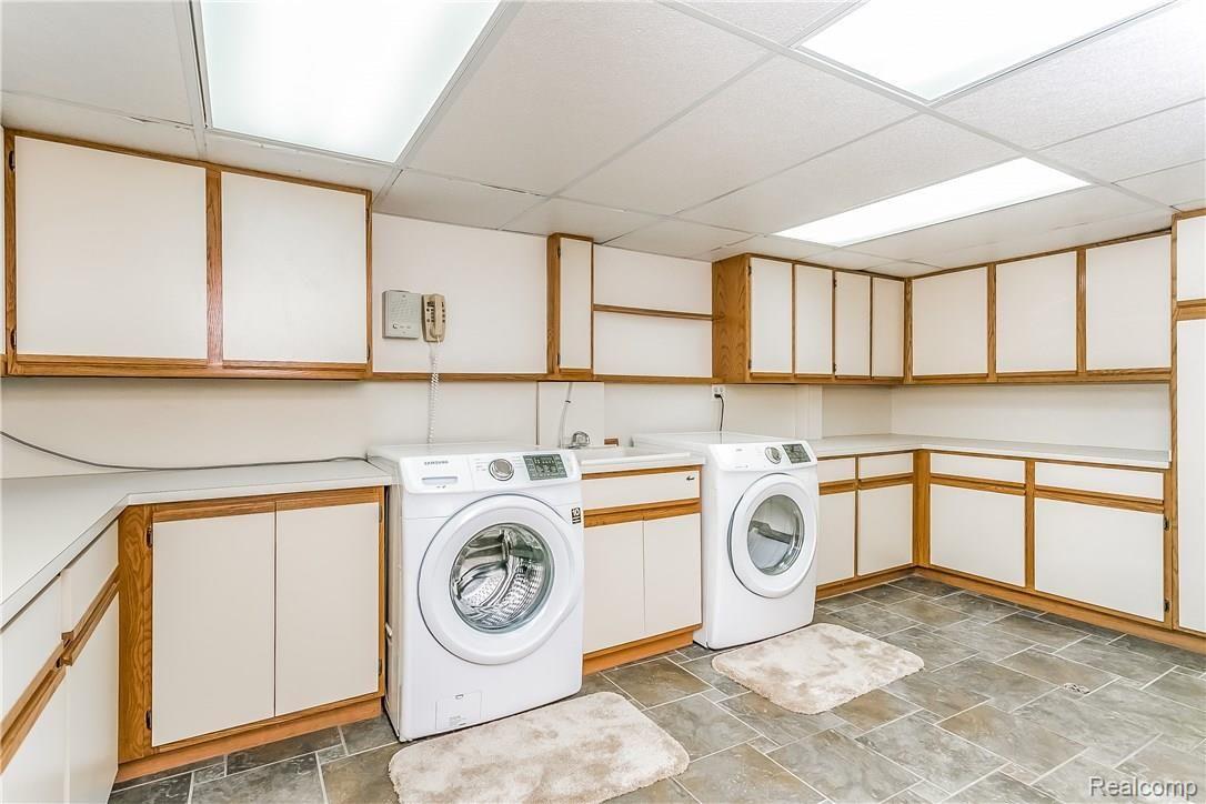 552 Buttercup Court Rochester, MI 48307 - Photo 46 of 73 049-Laundry_Room-2639222-large.jpg