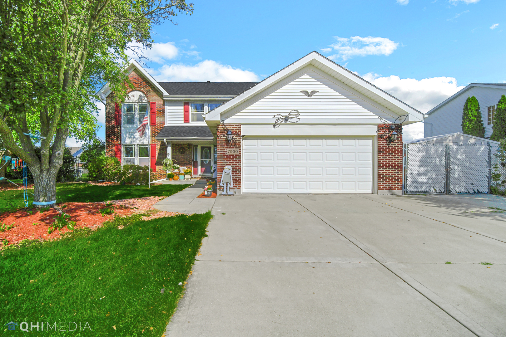 7930 Farmhouse Road Frankfort, IL 60423 - Photo 1 of 24 a front view of a house with a yard and garage