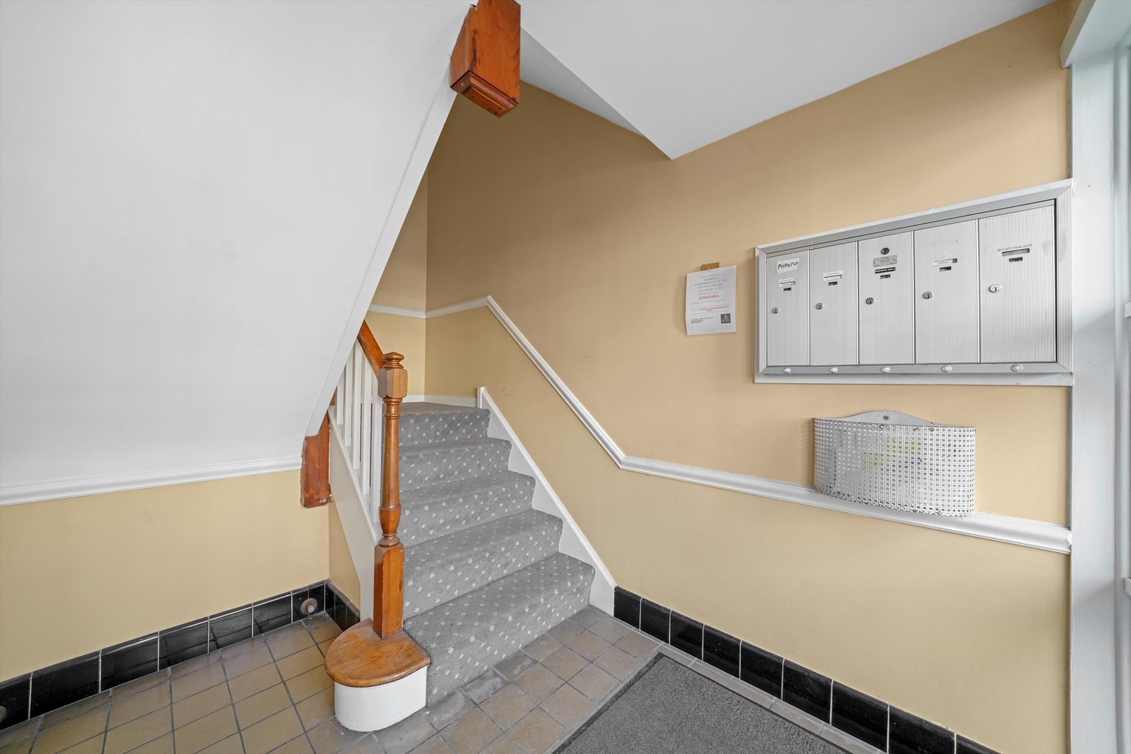 907 Austin Street, Unit 2 Evanston, IL 60202 - Photo 7 of 9 a view of entryway and workspace