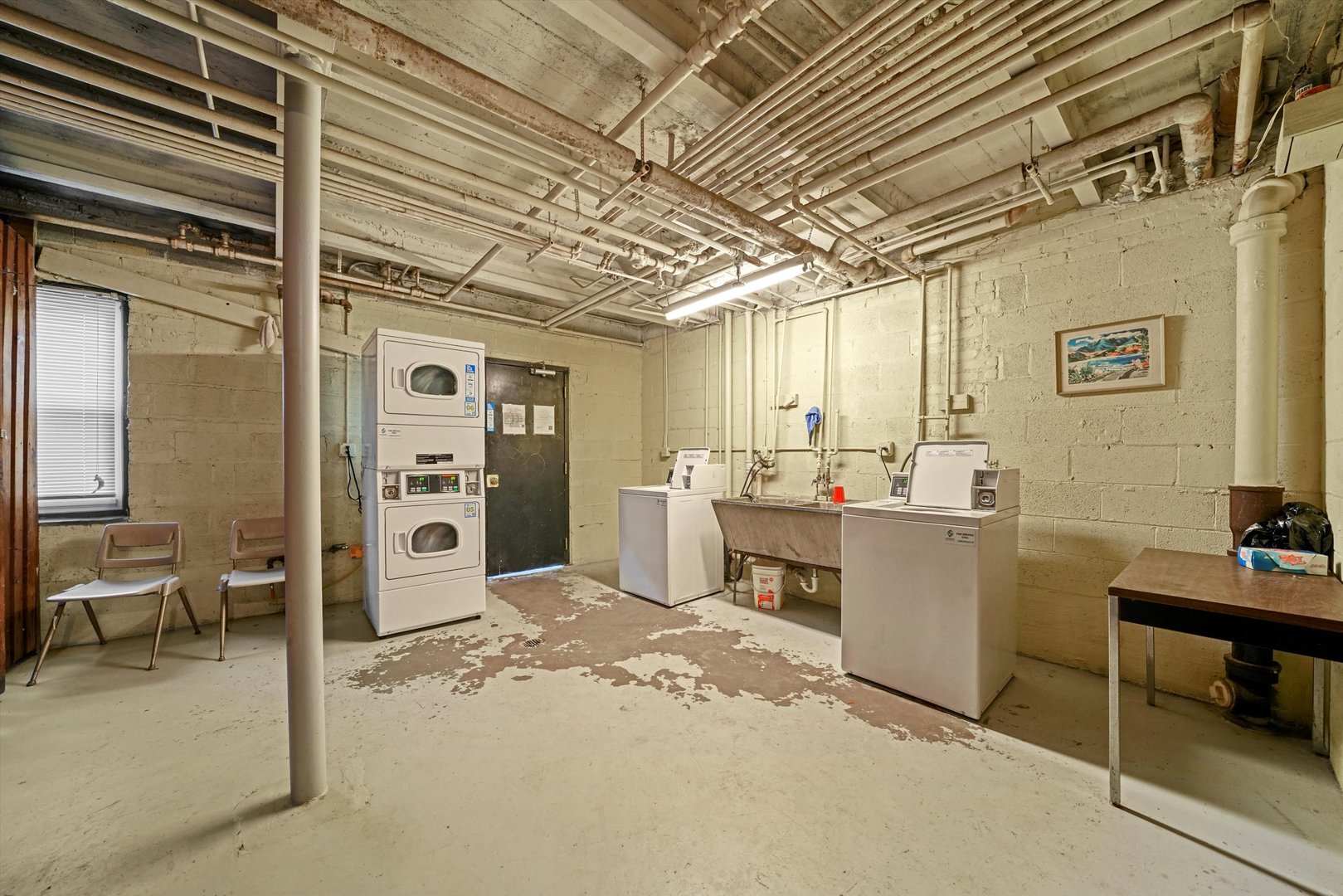 907 Austin Street, Unit 2 Evanston, IL 60202 - Photo 9 of 9 a view of a room with workspace and bedroom
